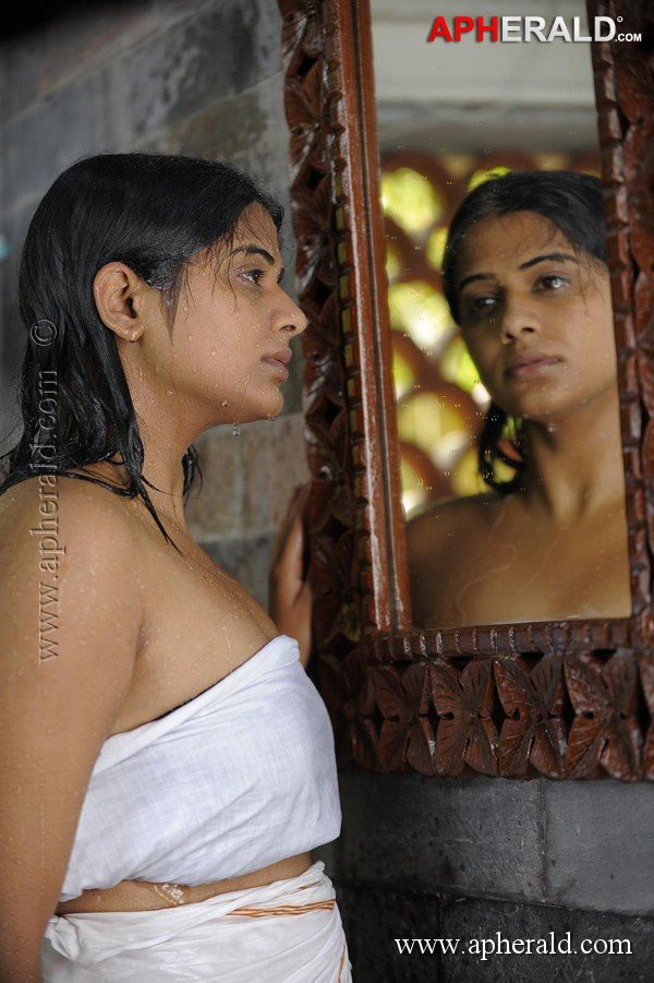 Priyamani Hot Pics