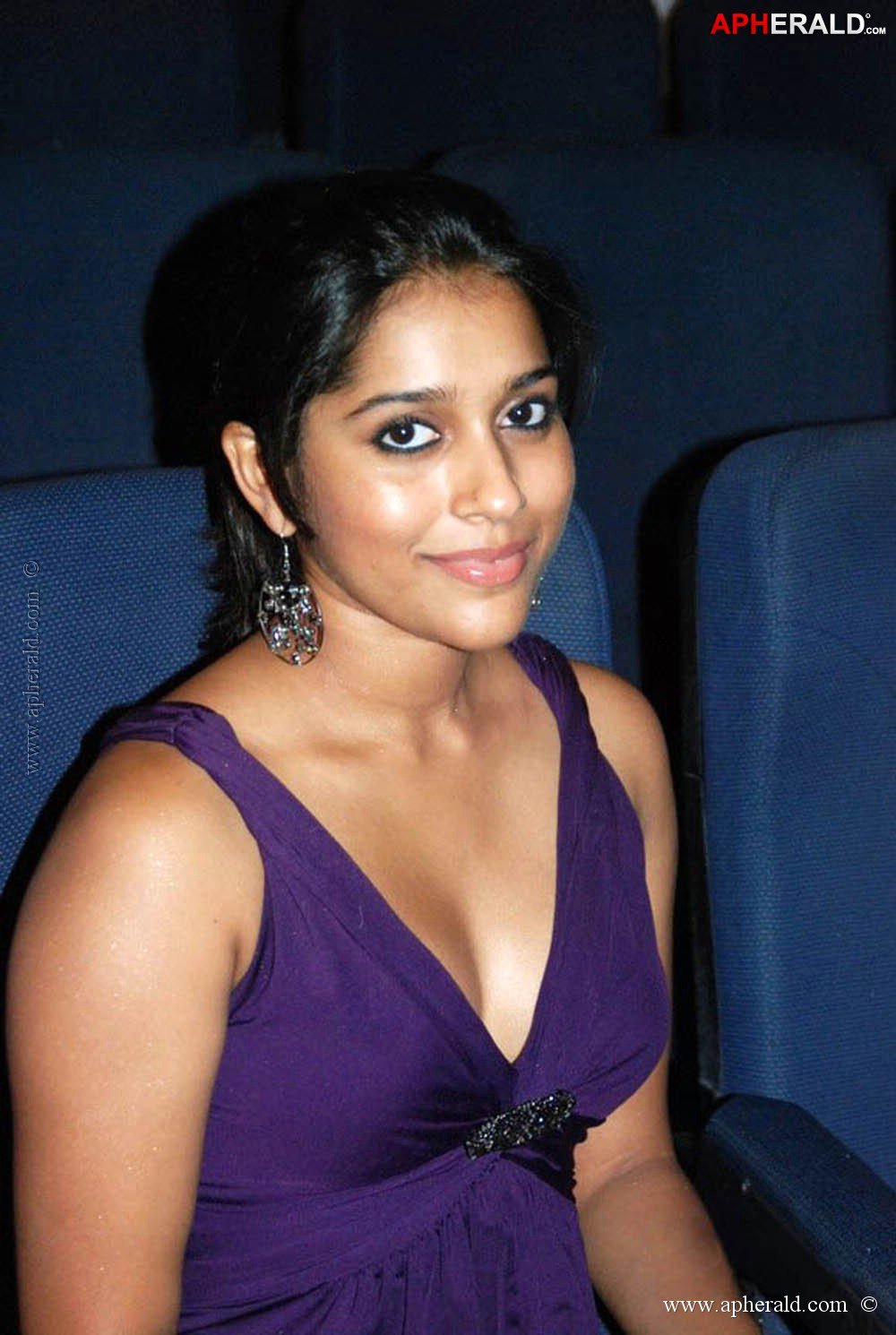 Rashmi Gautam hot stills