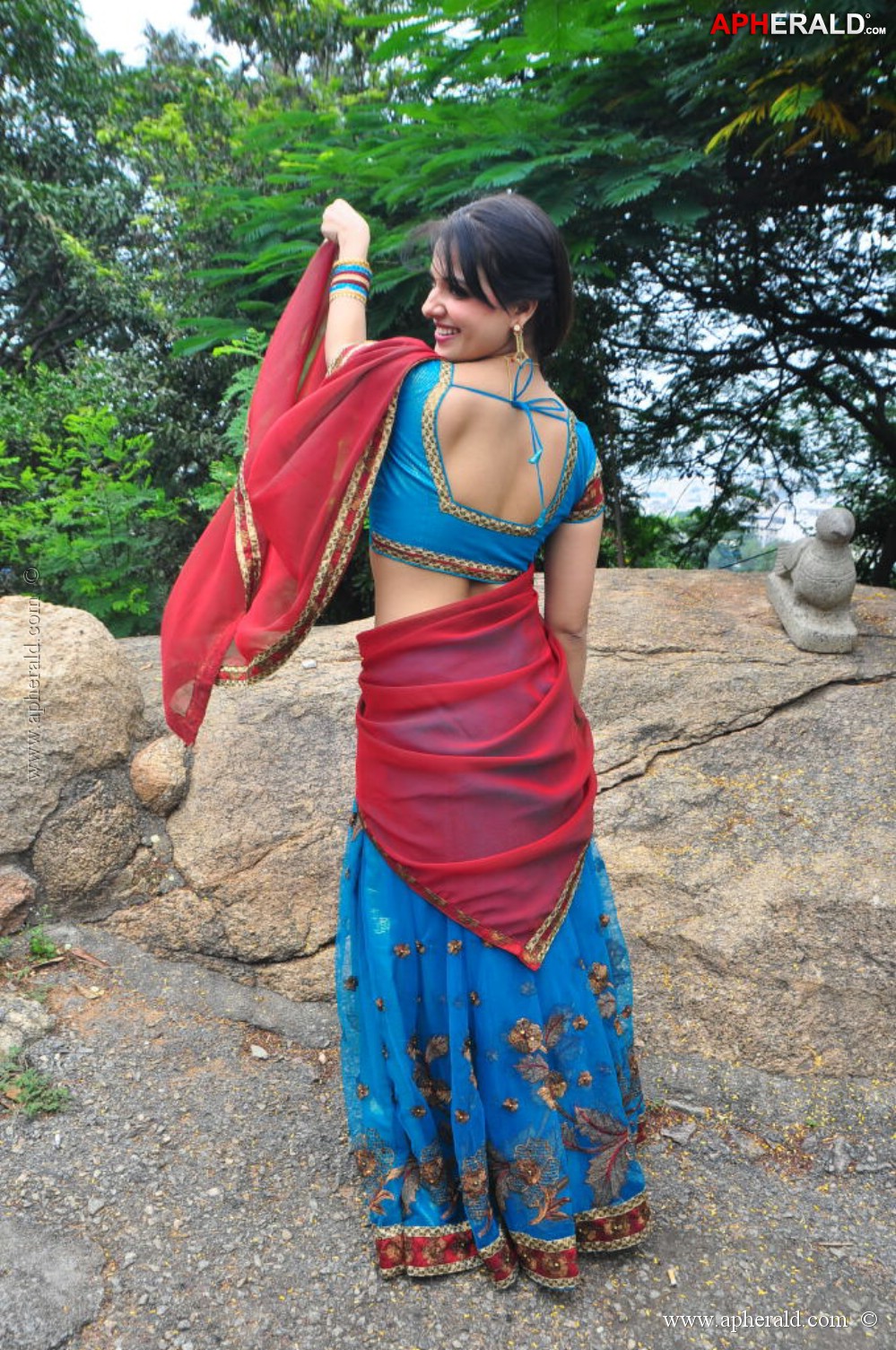 Saloni Spicy Navel Stills