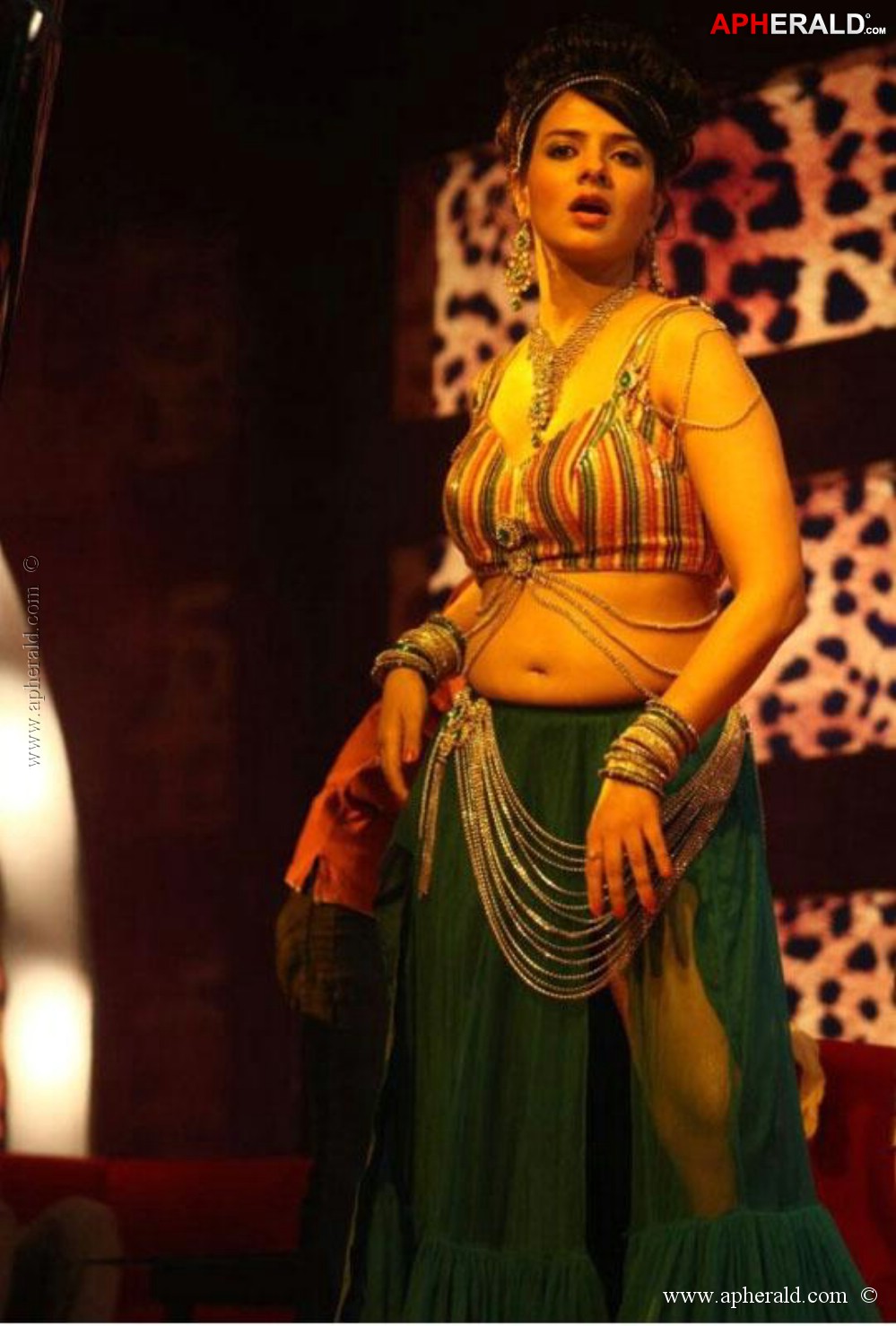 Saloni Spicy Navel Stills