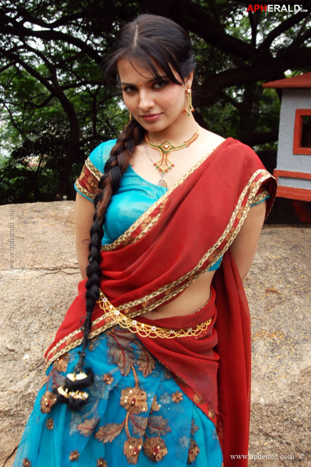 Saloni Spicy Navel Stills