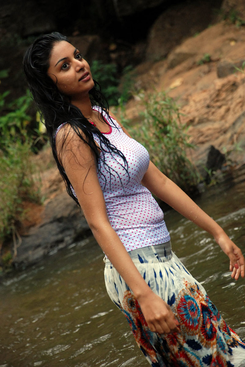 Sanam Latest Spicy Wet Photos