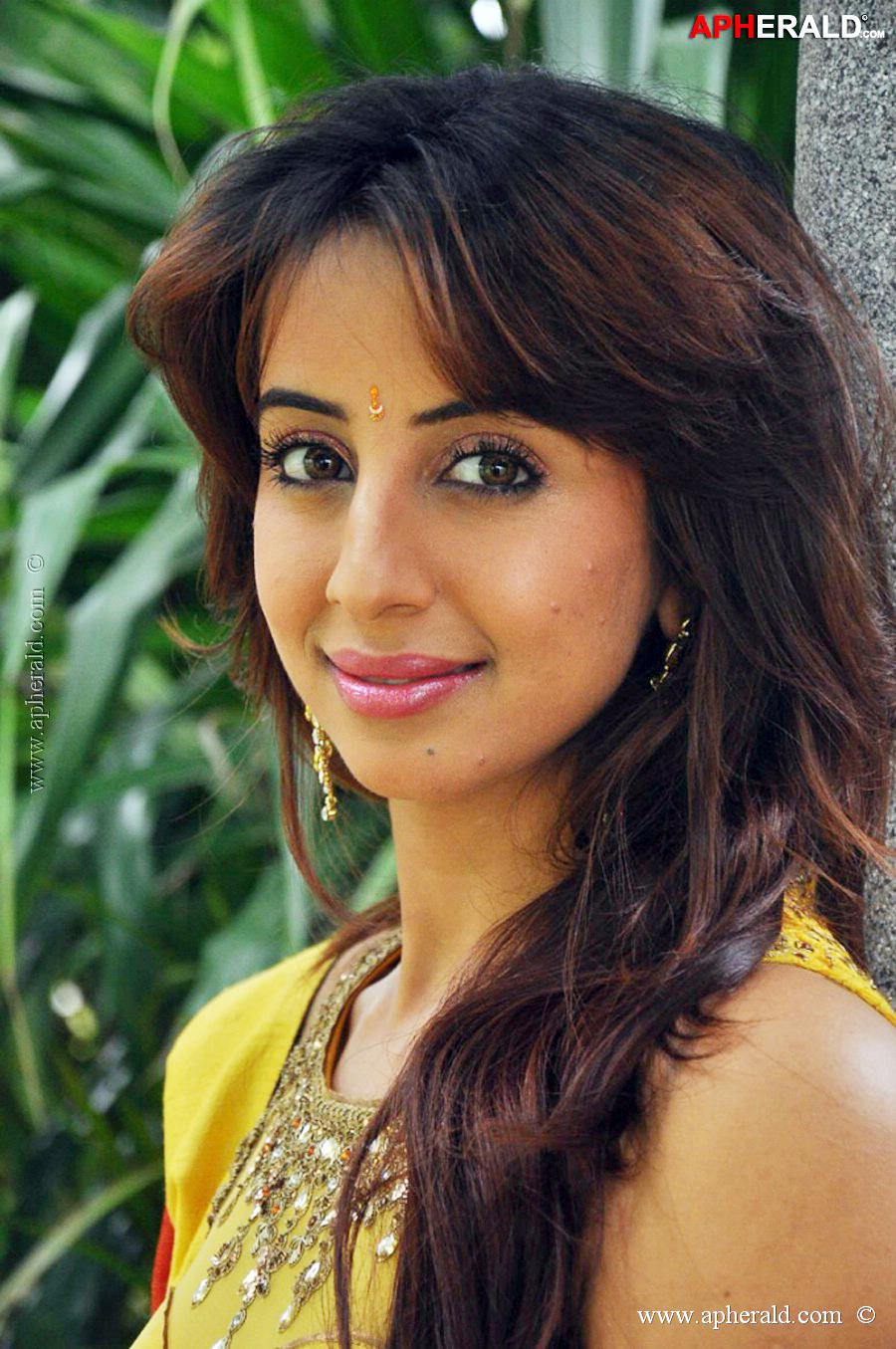 Sanjjanaa New Photos