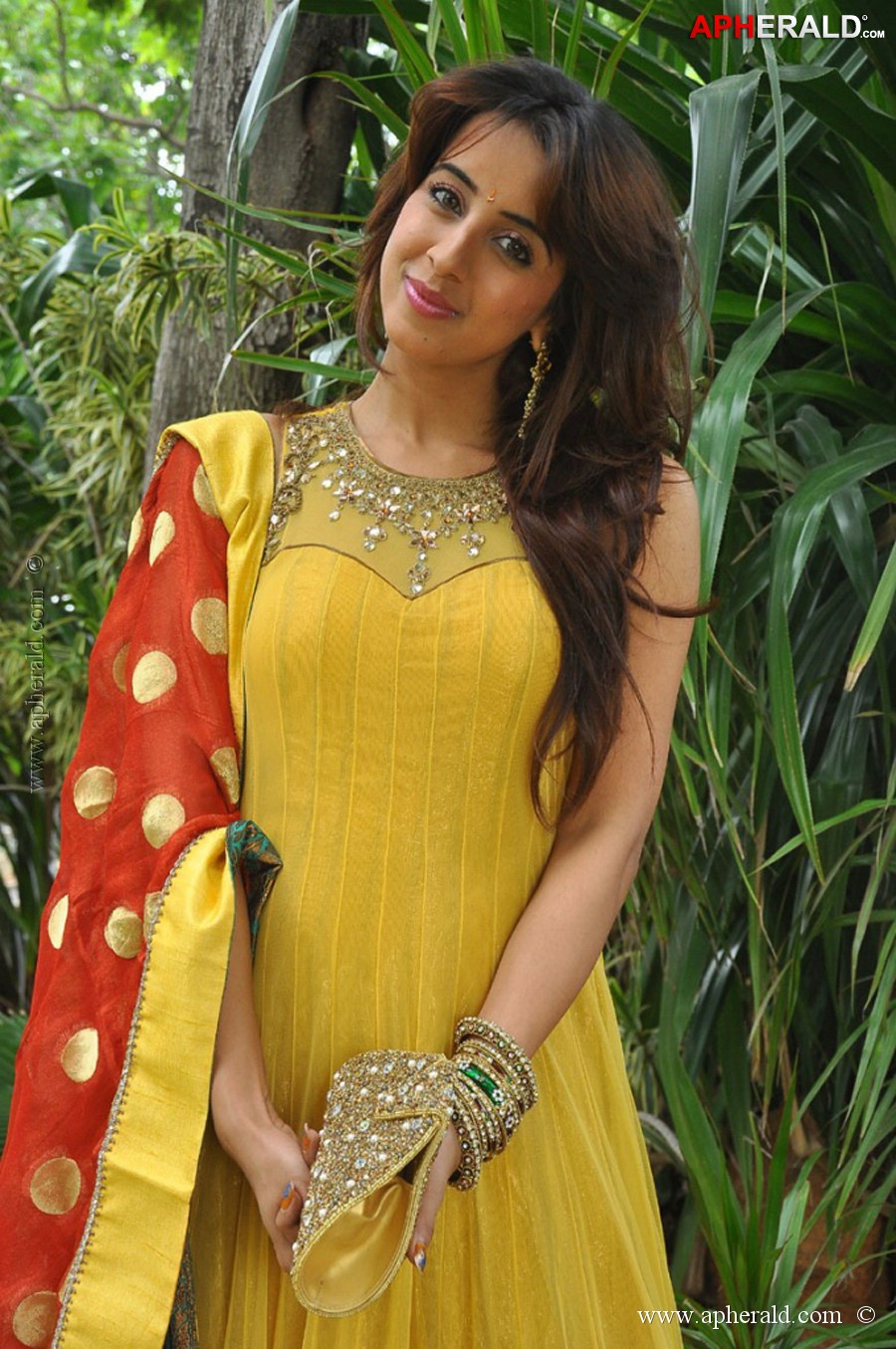 Sanjjanaa New Photos