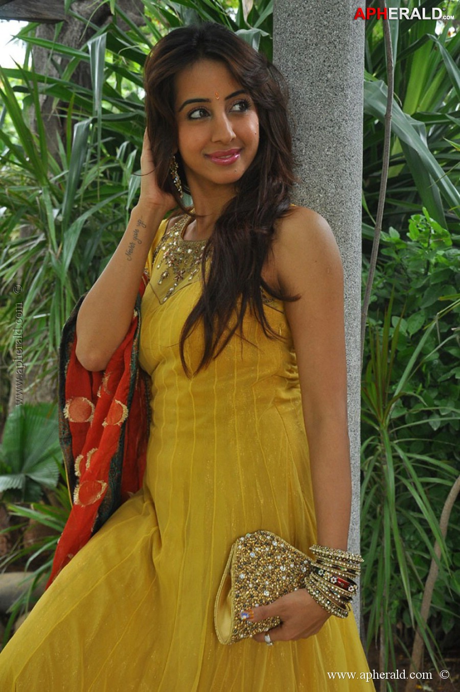 Sanjjanaa New Photos