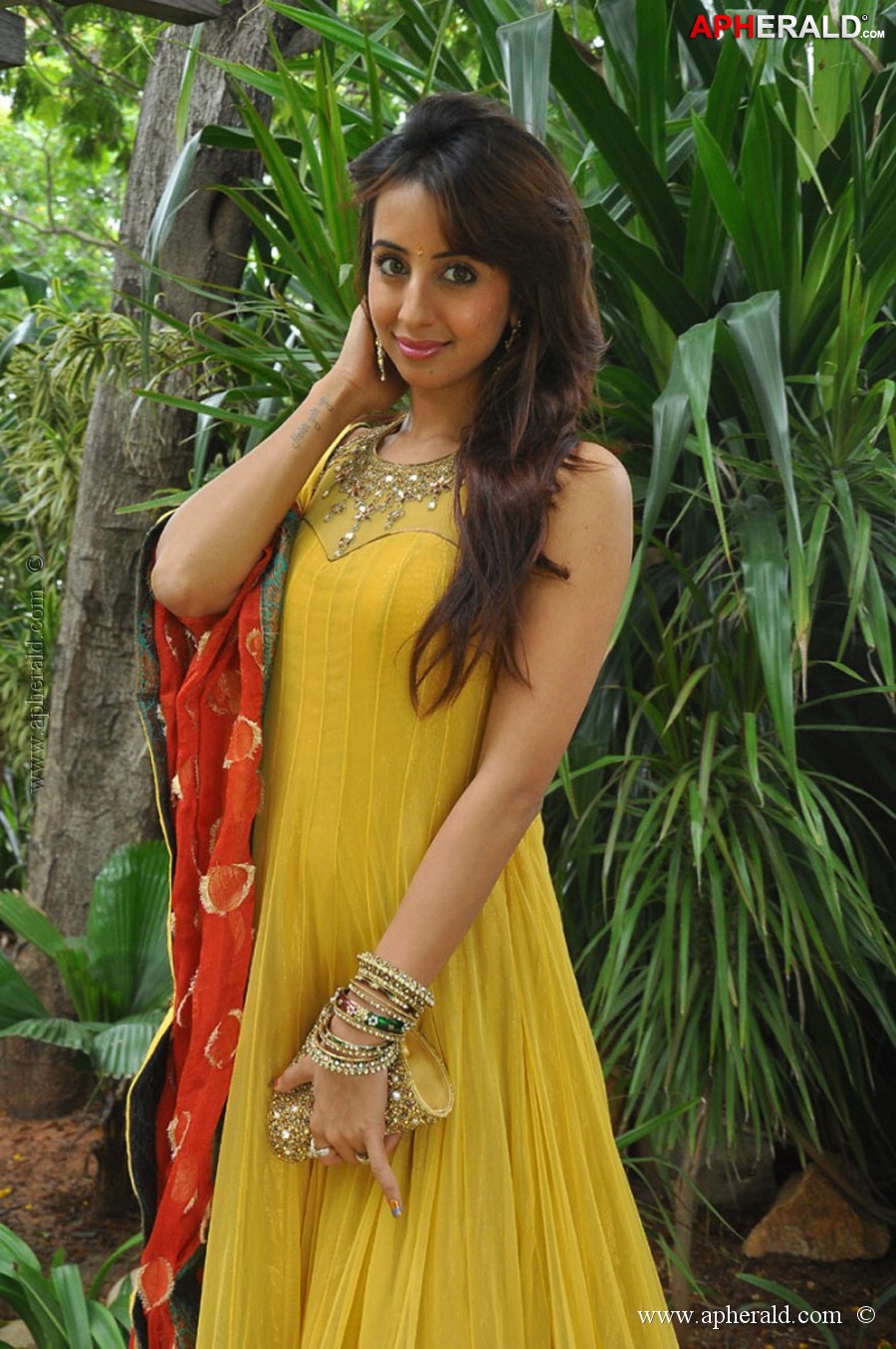 Sanjjanaa New Photos