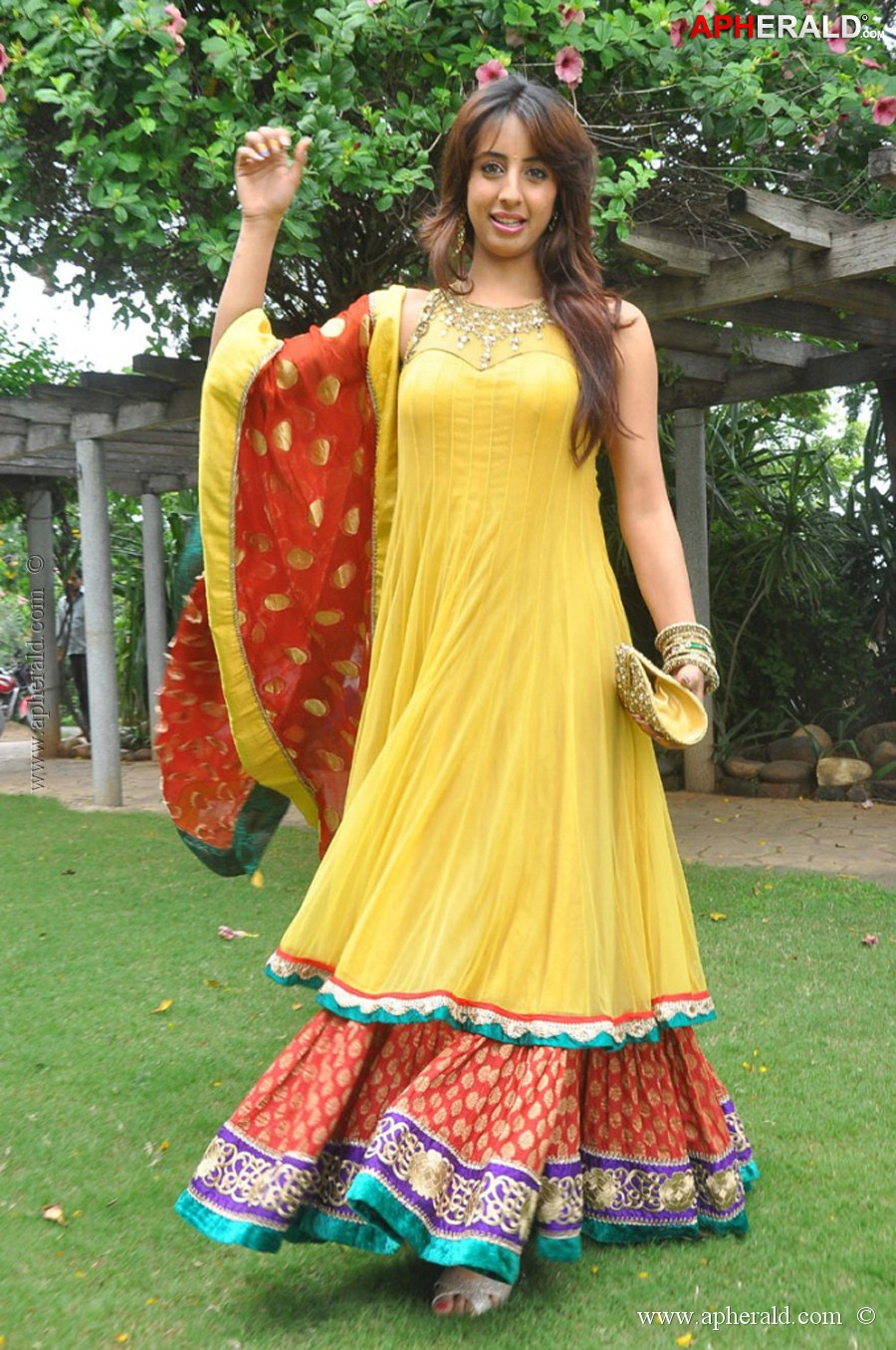 Sanjjanaa New Photos