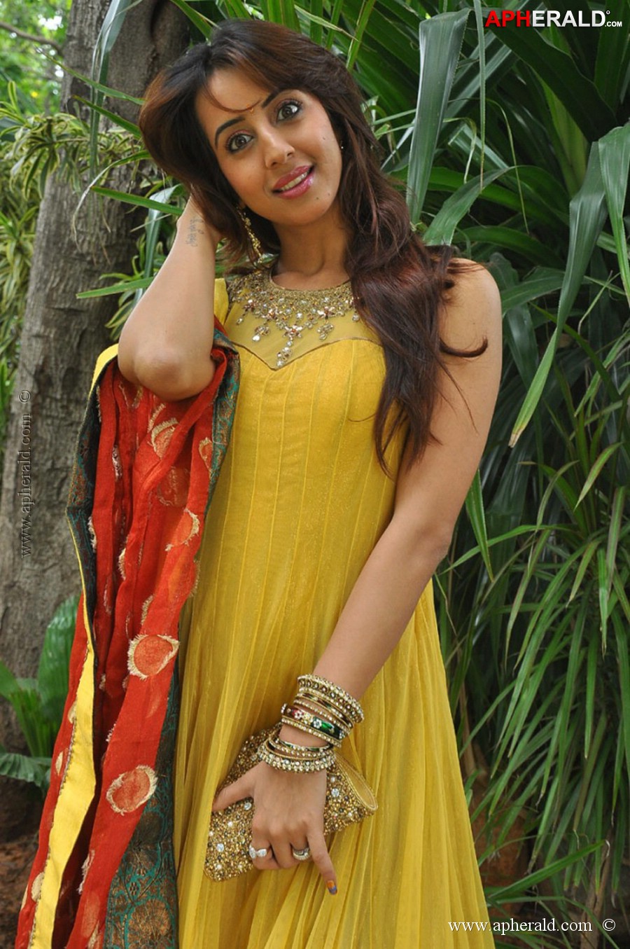 Sanjjanaa New Photos