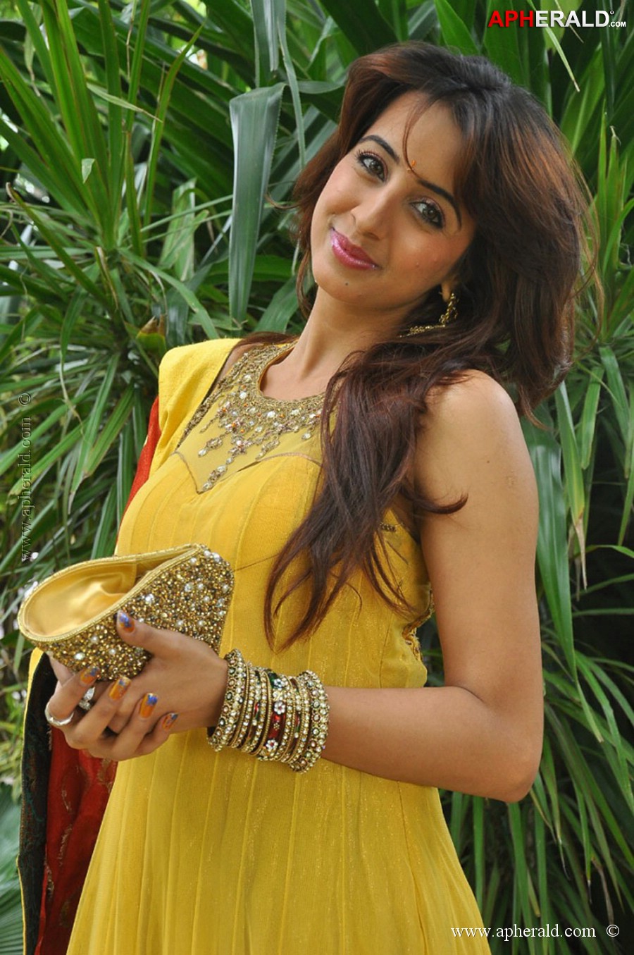 Sanjjanaa New Photos