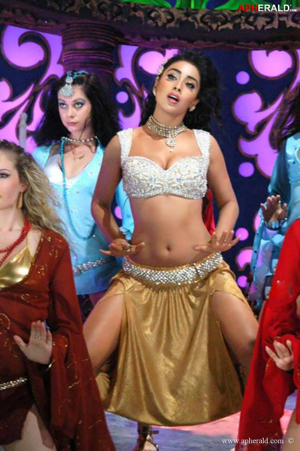 Shriya Saran Hot Navel Show