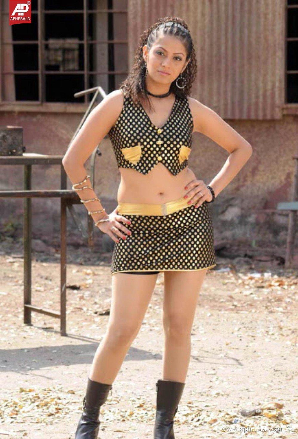 sindhu thulani spicy images