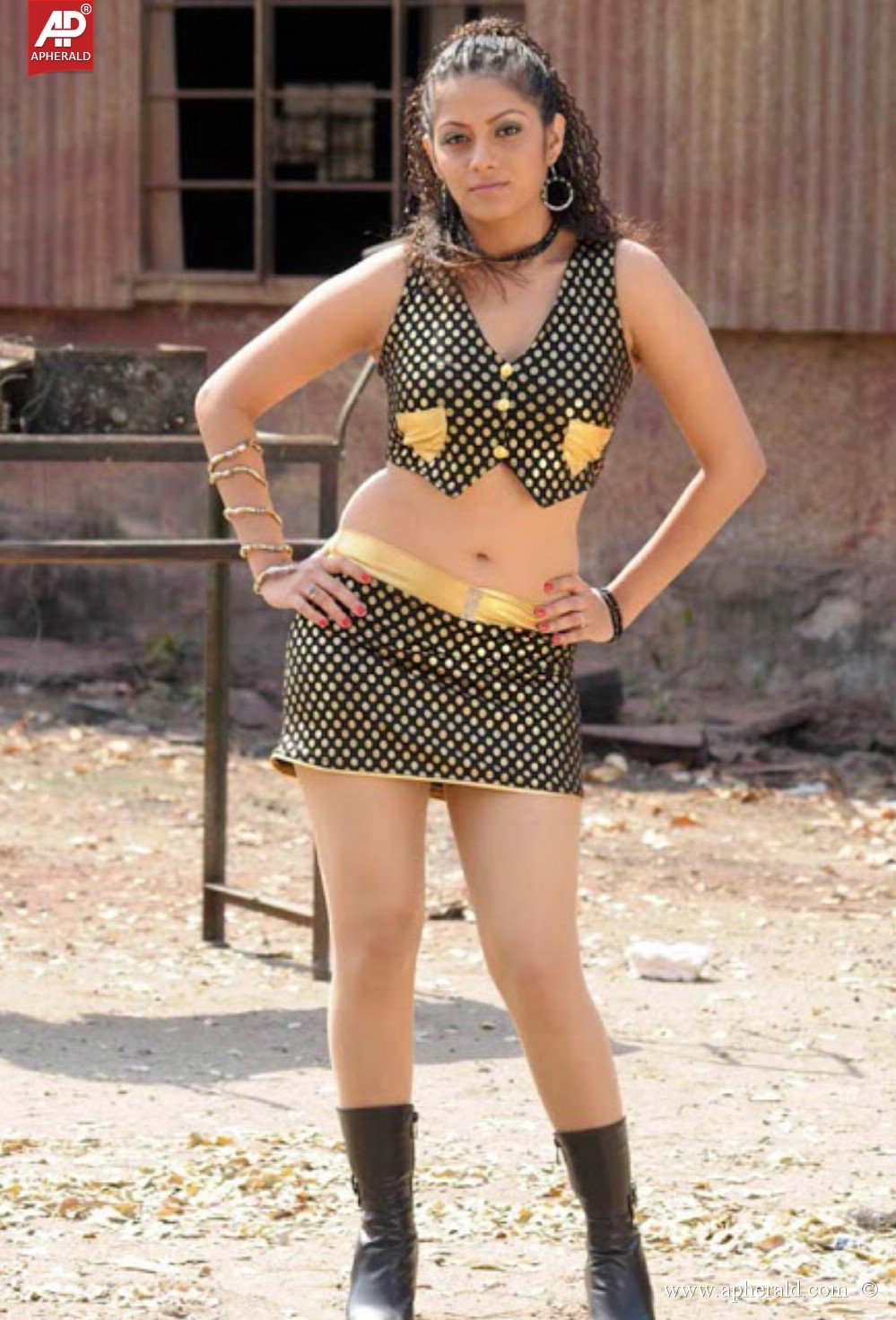 sindhu thulani spicy images