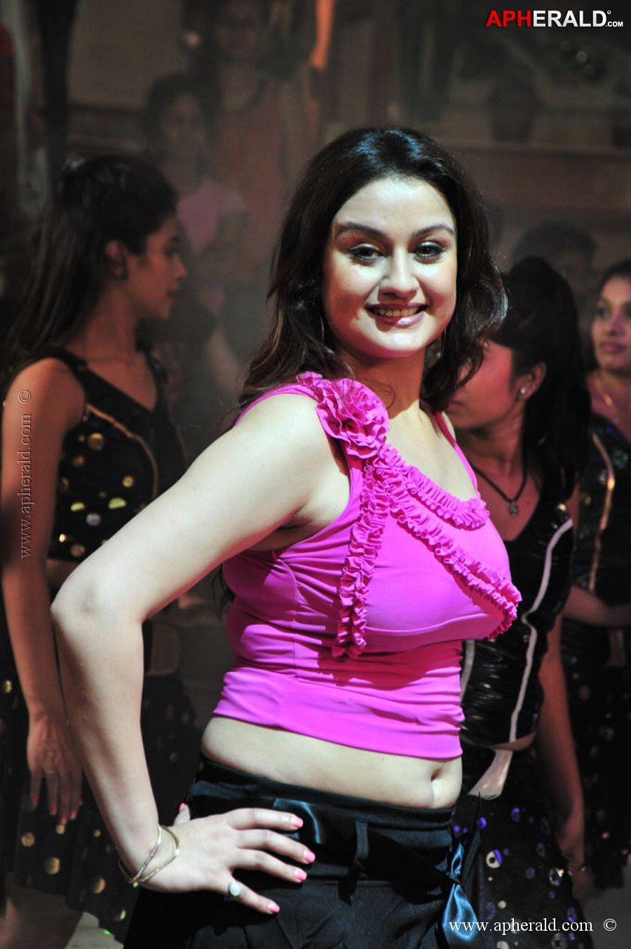 Sonia Agarwal Hot Navel Pics