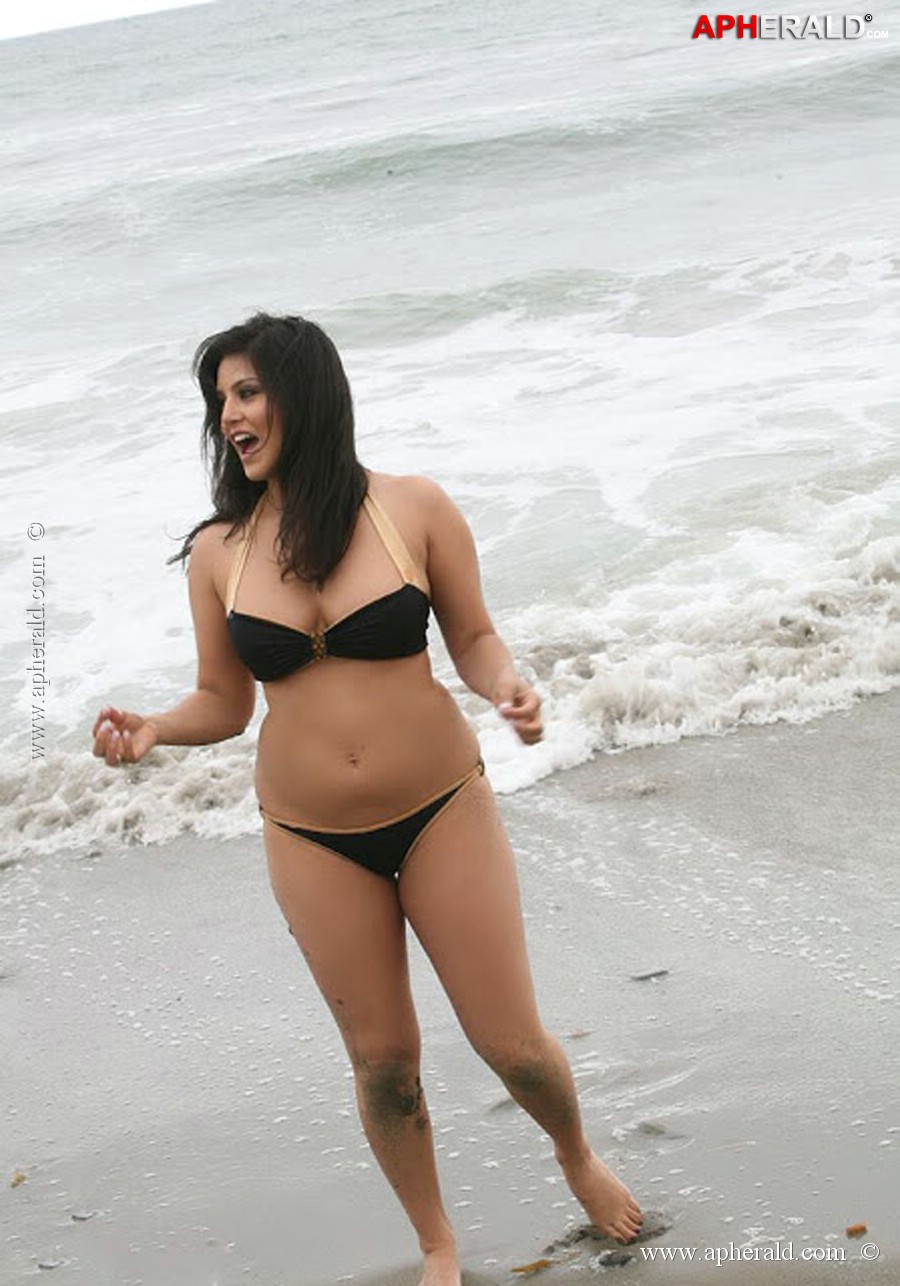 Sunny Leone Bikini Hot Photos