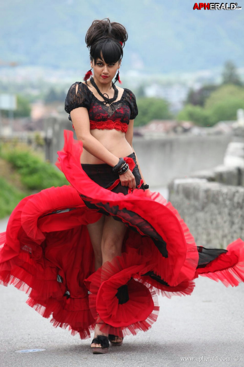 Taapsee Hot Navel Pictures