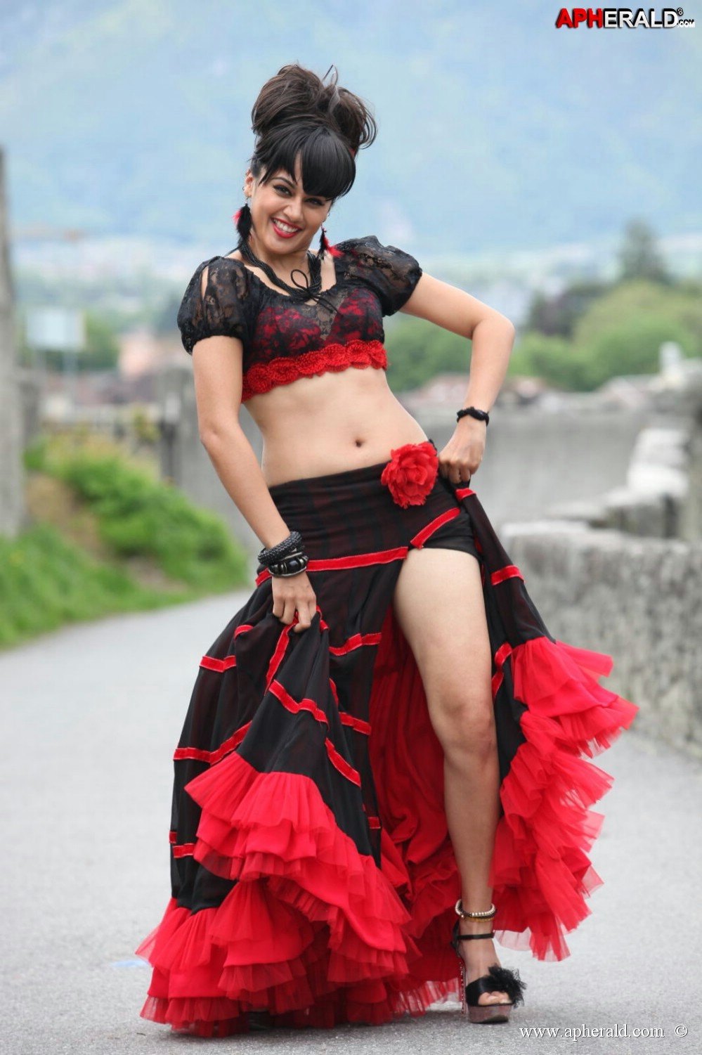 Taapsee Hot Navel Pictures