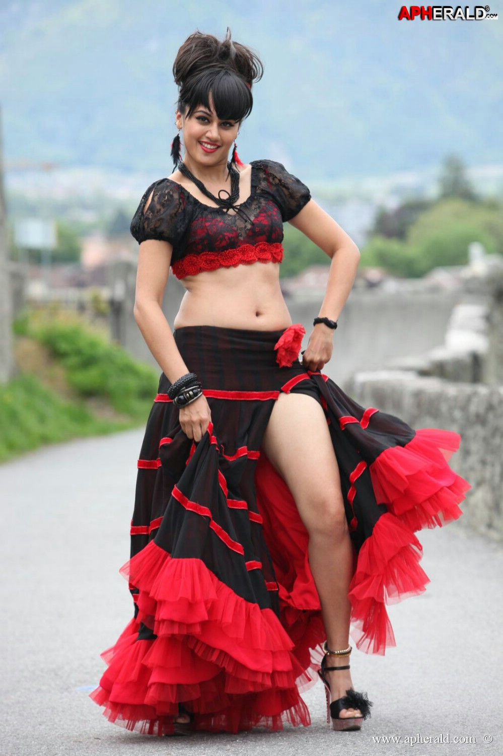 Taapsee Hot Navel Pictures