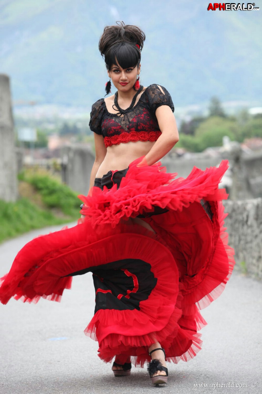 Taapsee Hot Navel Pictures