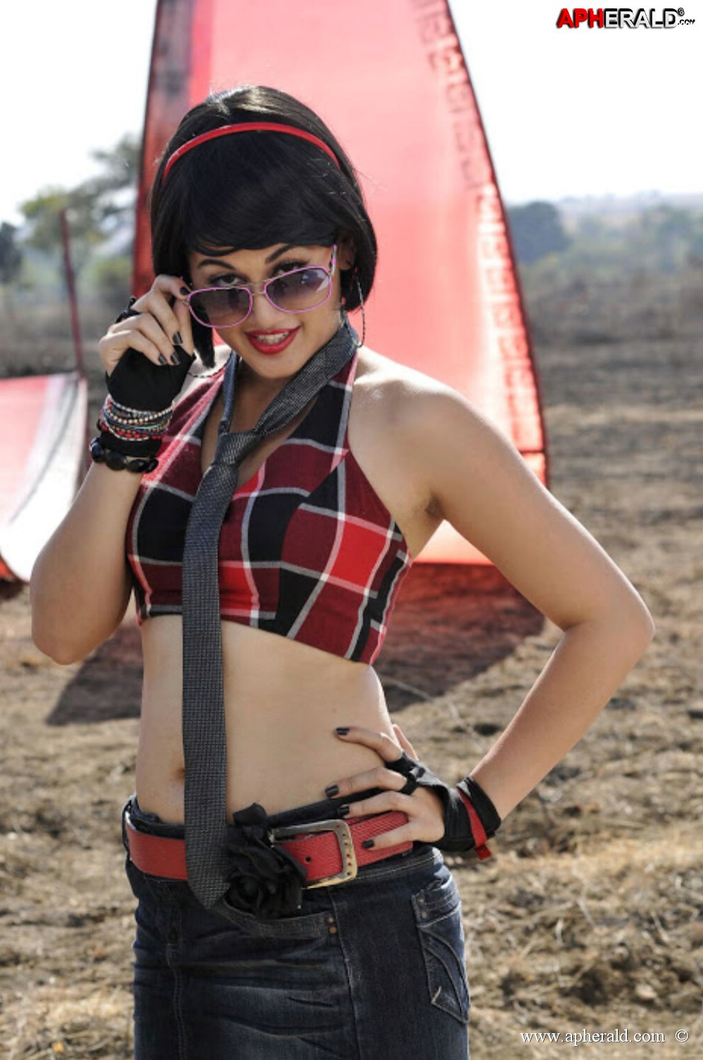 Taapsee Hot Navel Pictures