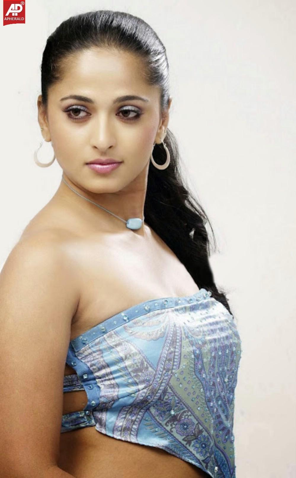 Telugu Actress Anushka Shetty Hot Stills