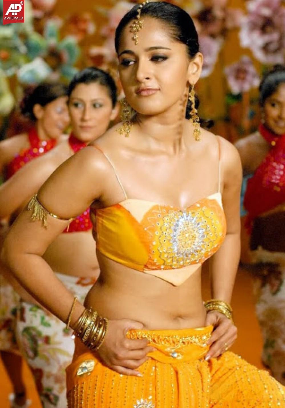 Telugu Actress Anushka Shetty Hot Stills