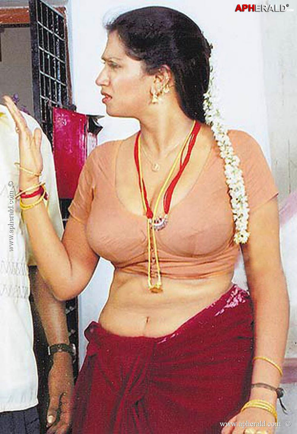 Bhuvaneswari nude photo