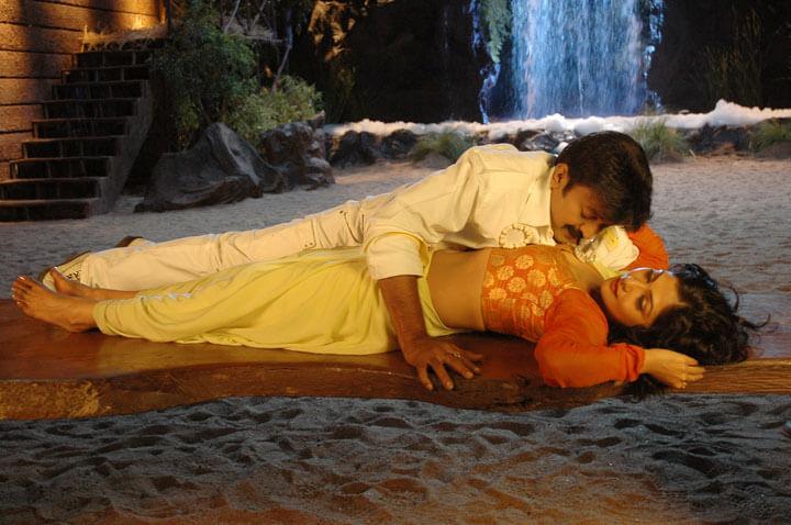 Tolly Actress Best Romantic Photos