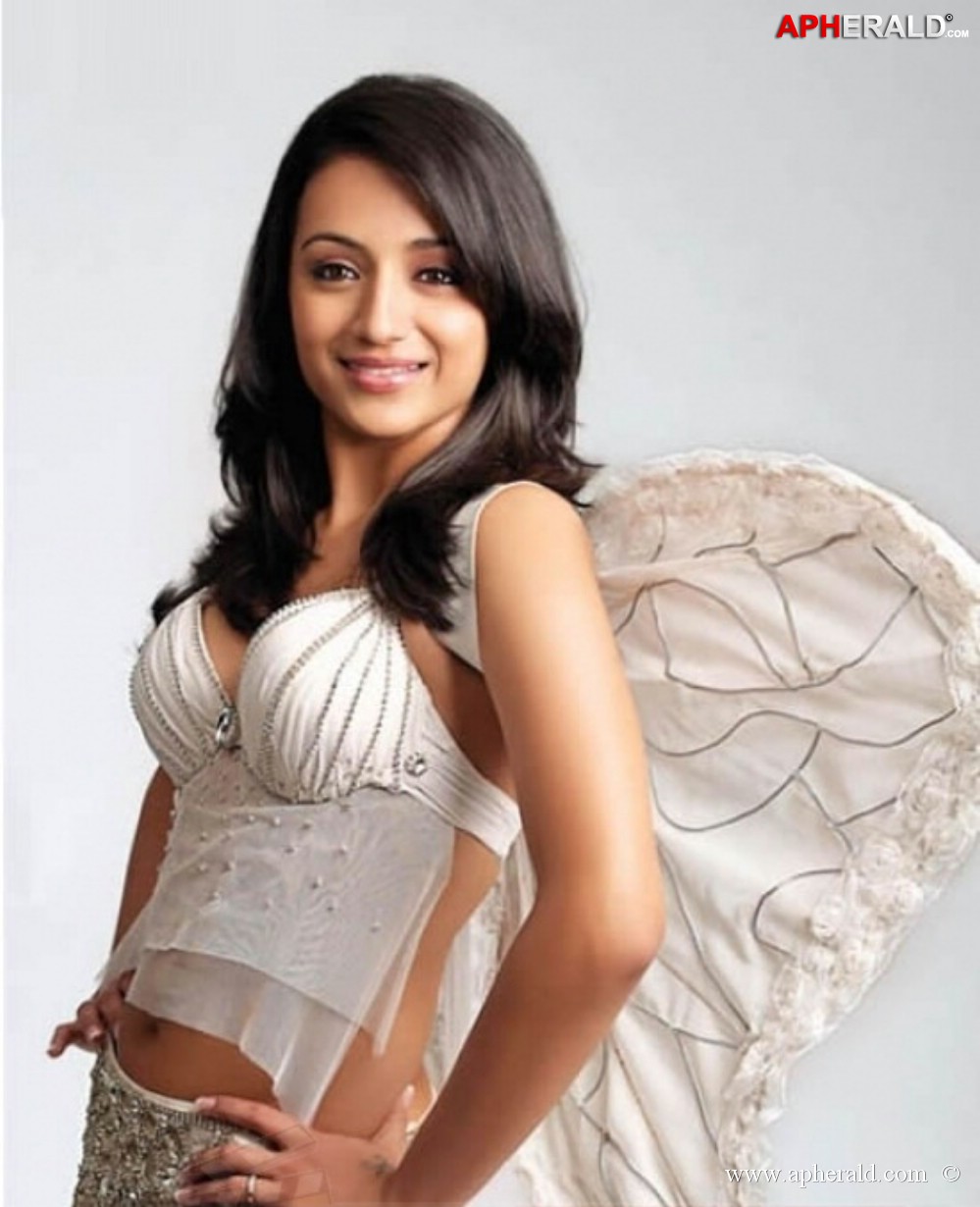 Trisha Hot Maxim Pics