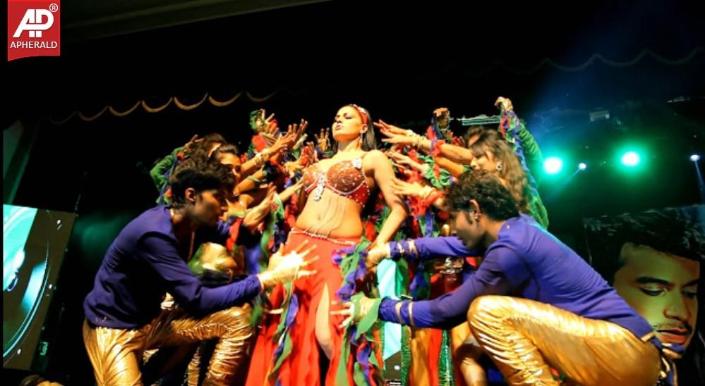 Veena Malik Hot Item Song Pics