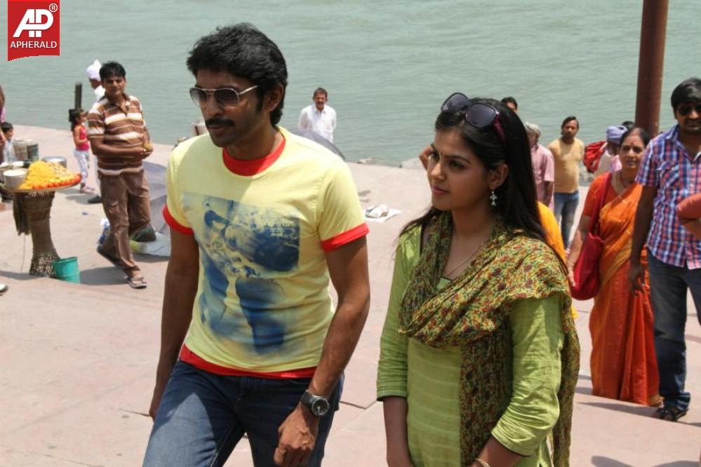 Aakasame Haddura Movie Walls n Stills