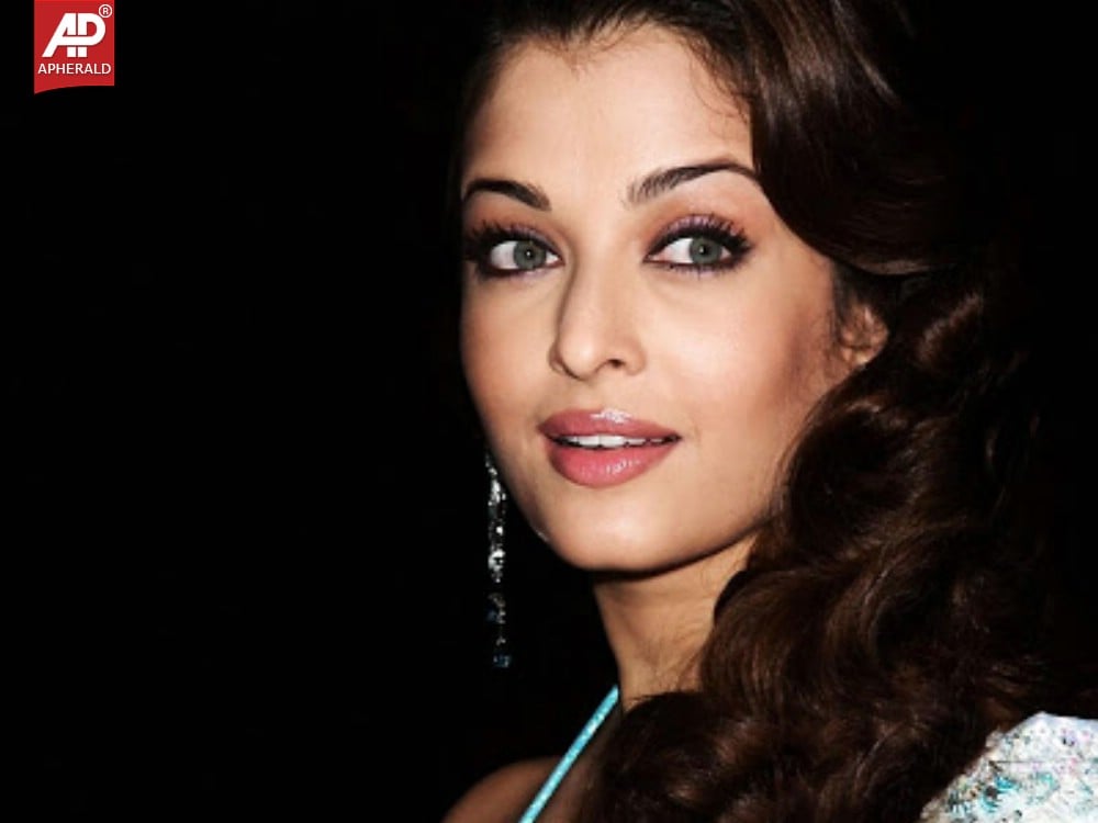 Aishwarya Rai Bachchan family pics