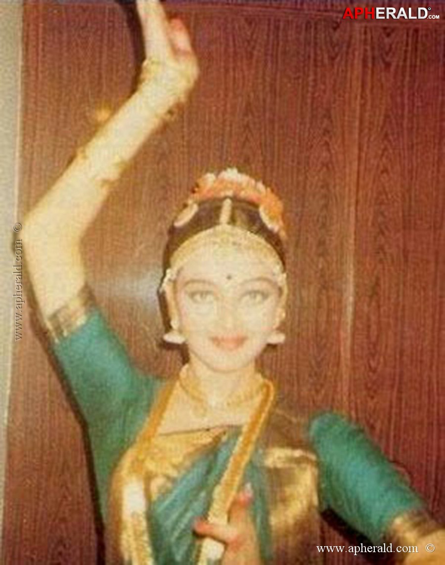 Aishwarya Rai Childhood Pics