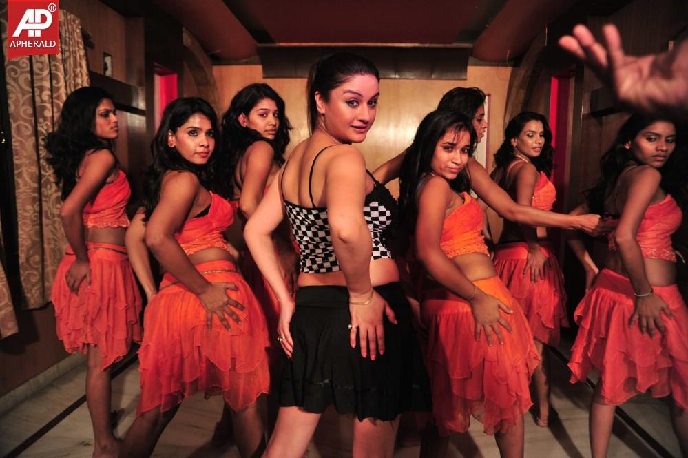 Amma Nanna Oorelithe Hot Wallpapers