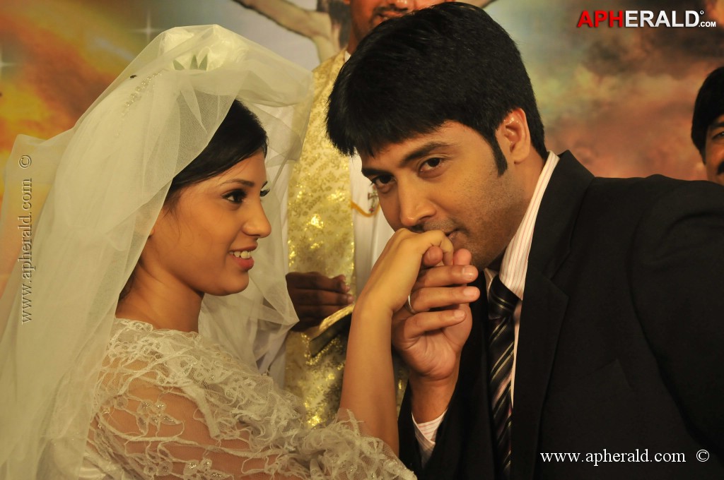 Anandam Malli Modalaindi Movie Stills