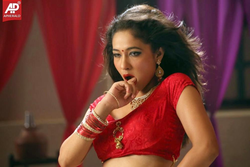 Azhagiya Pandipuram Movie Spicy Stills