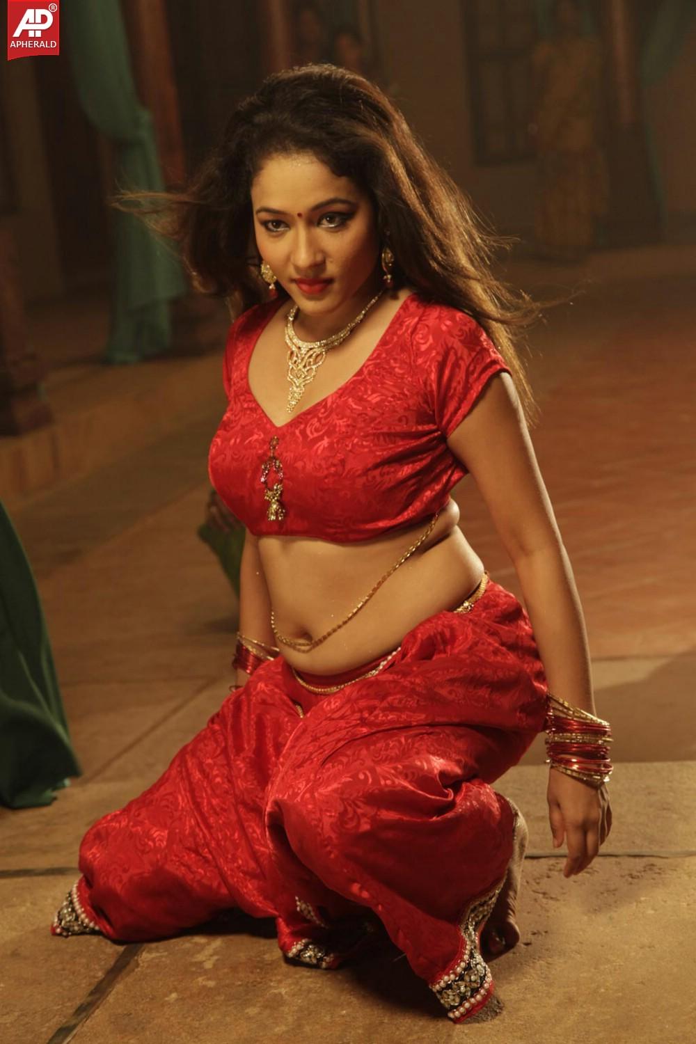 Azhagiya Pandipuram Movie Spicy Stills