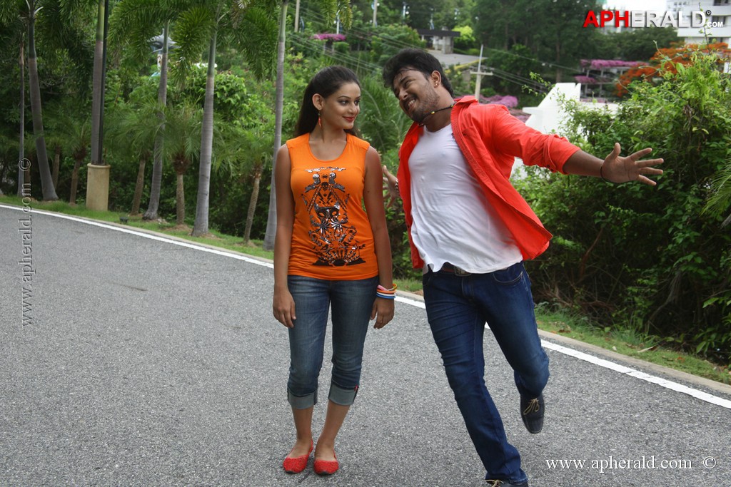 Band Baaja Movie New Stills