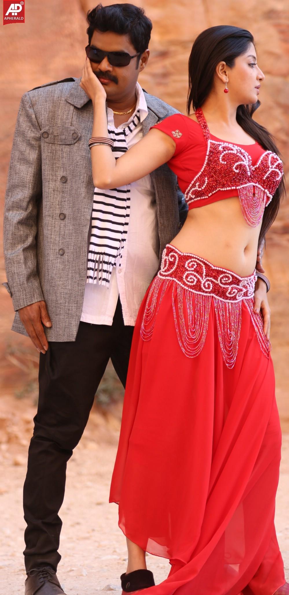 En Vazhi Thani Vazhi Movie Stills