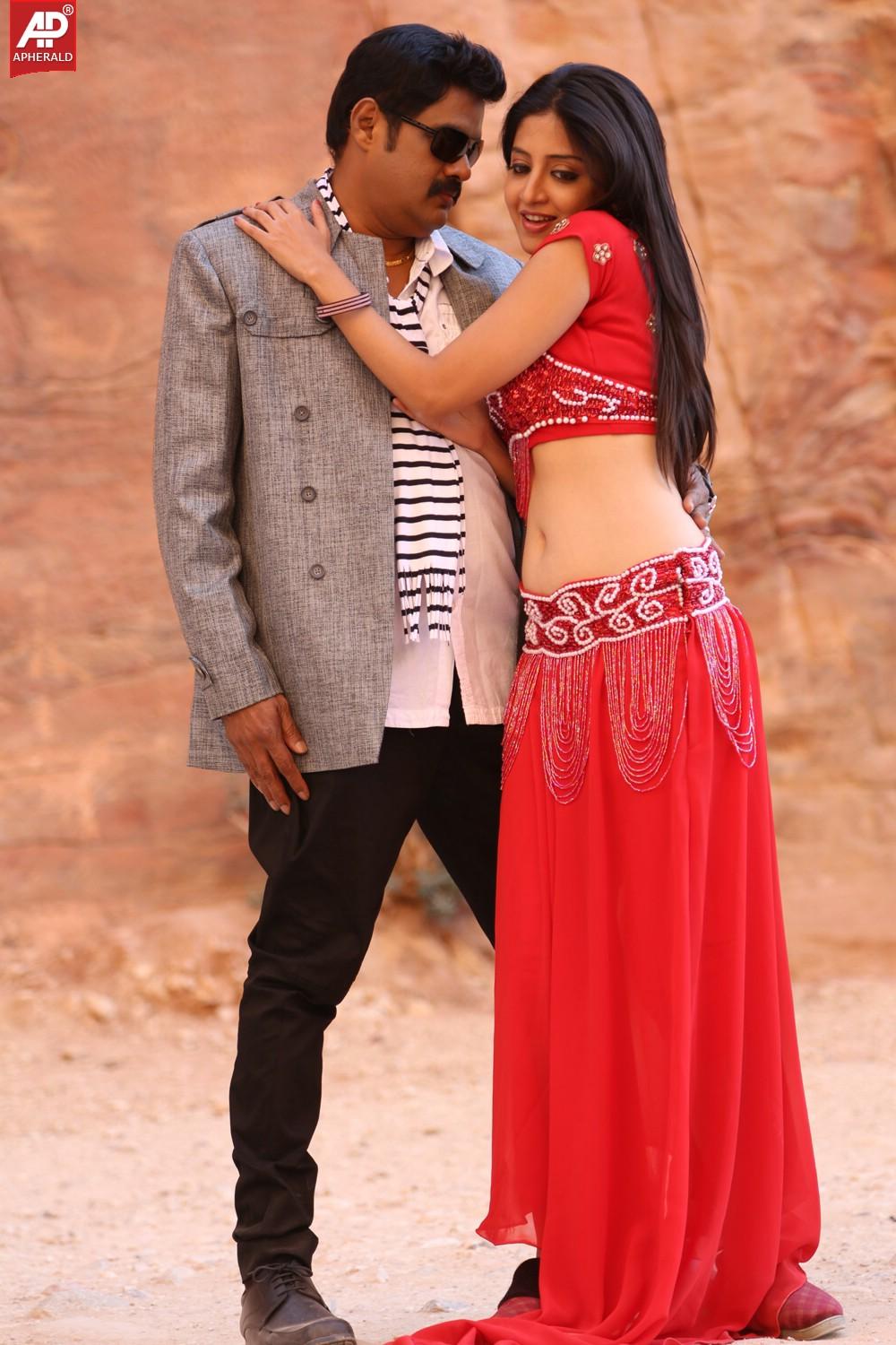 En Vazhi Thani Vazhi Movie Stills