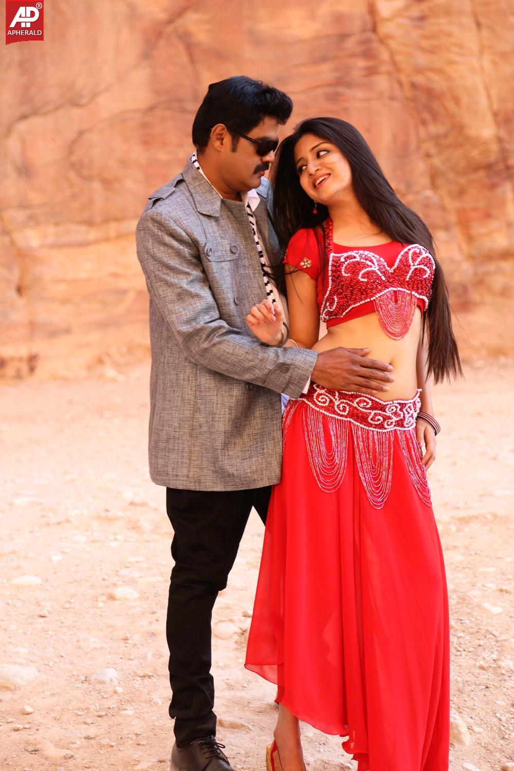 En Vazhi Thani Vazhi Movie Stills