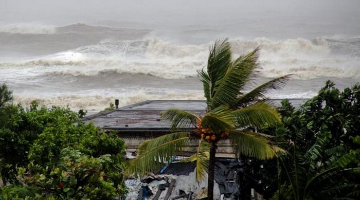 Hudhud cyclone violence in AP