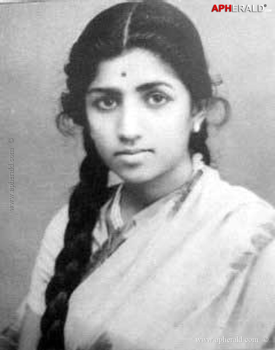 Lata Mangeshkar Rare Pics