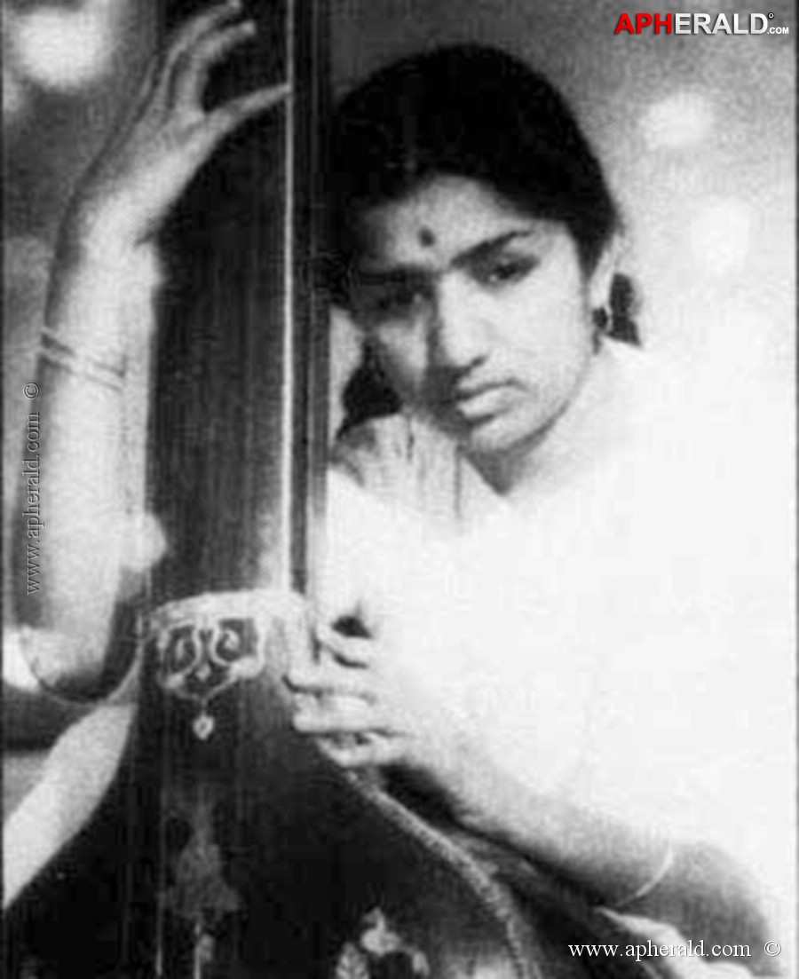 Lata Mangeshkar Rare Pics