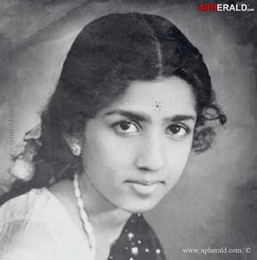 Lata Mangeshkar Rare Pics