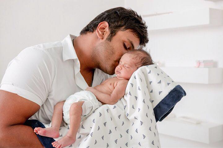 ‪Manchu Manoj‬ with Lakshmi Manchu Daughter