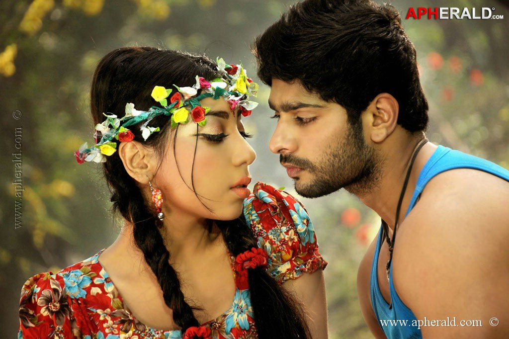 Minnal Tamil Movie Stills