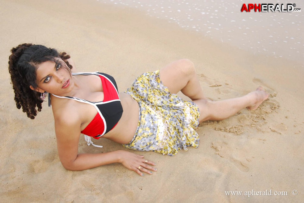 Parvathipuram Hot Telugu Movie Pics