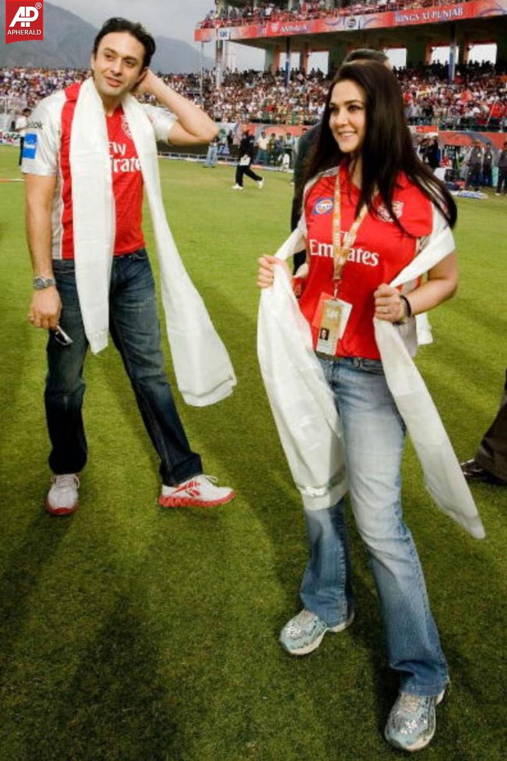 Preity Zinta Copule Rare Photos