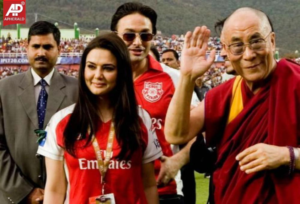 Preity Zinta Copule Rare Photos