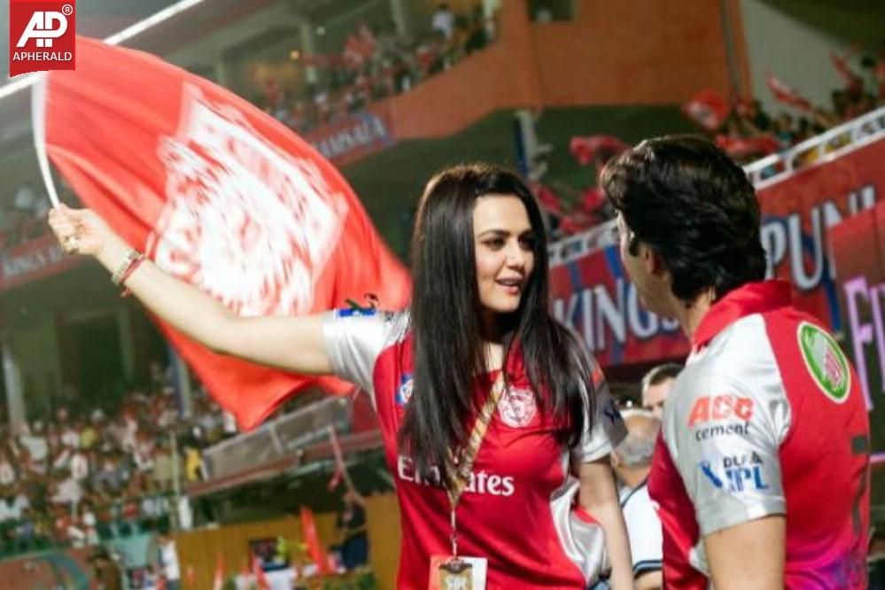 Preity Zinta Copule Rare Photos